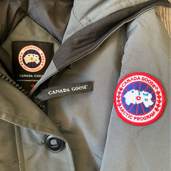 Canada Goose Rossclair Parka. Size Medium - Picture 5 of 16